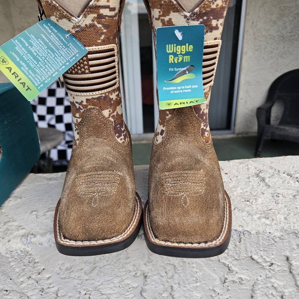 Ariat Kids Camo and Brown Boots - Picture 12 of 14